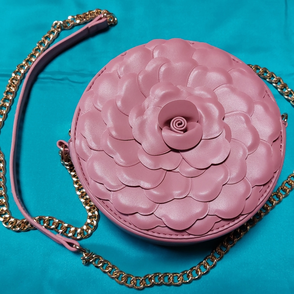 NWOT ANNE KLEIN round flower crossbody bag in a rose pink color